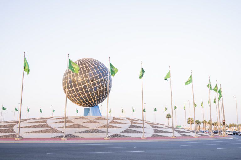 دوار الكرة الأرضية في حي الشاطئ بمدينة جده