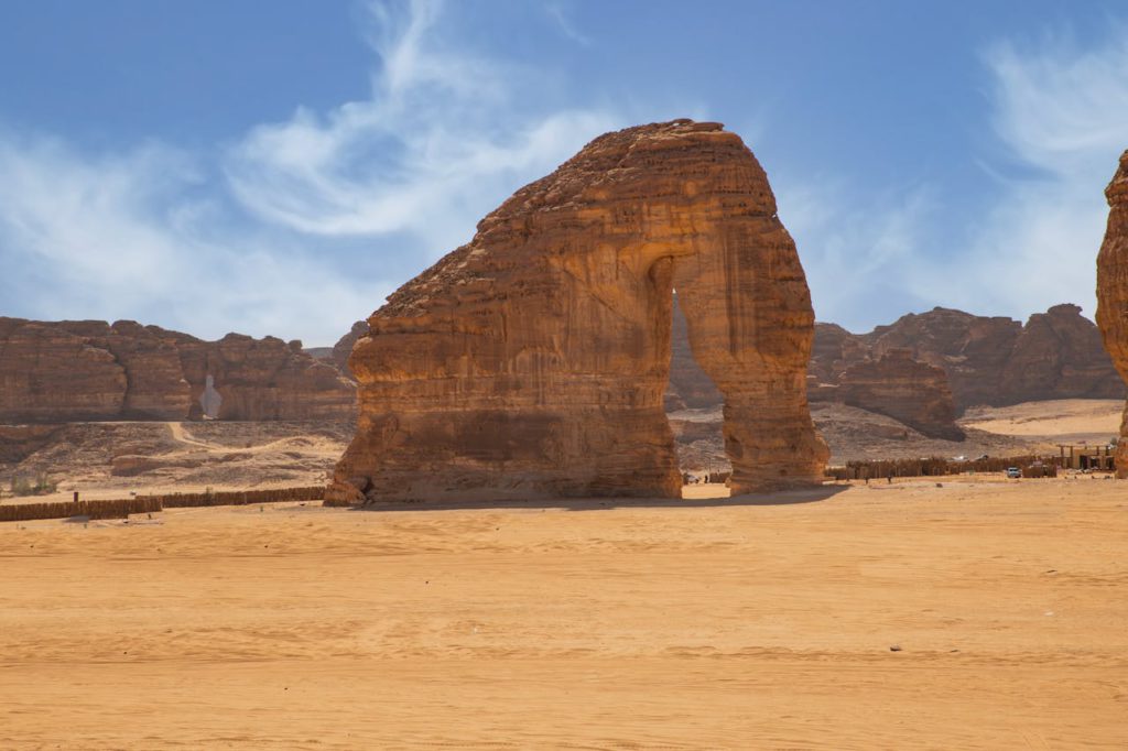 العلا من أجمل اماكن سياحية في السعودية - تطبيق عقار