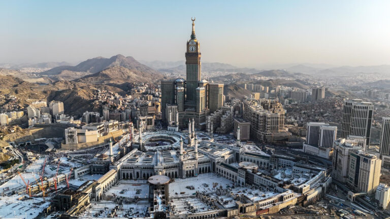 Visiting Mecca: Hajj, Culture, and History